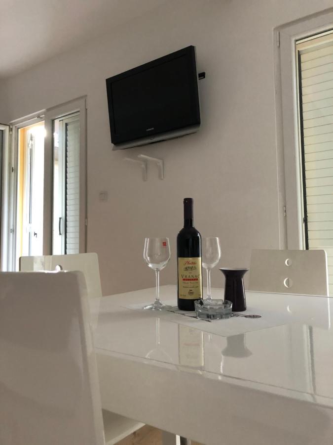 Apartman Iskra บิเยลา ภายนอก รูปภาพ