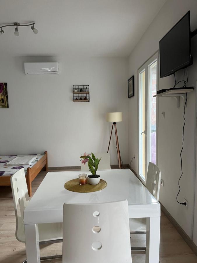 Apartman Iskra บิเยลา ภายนอก รูปภาพ
