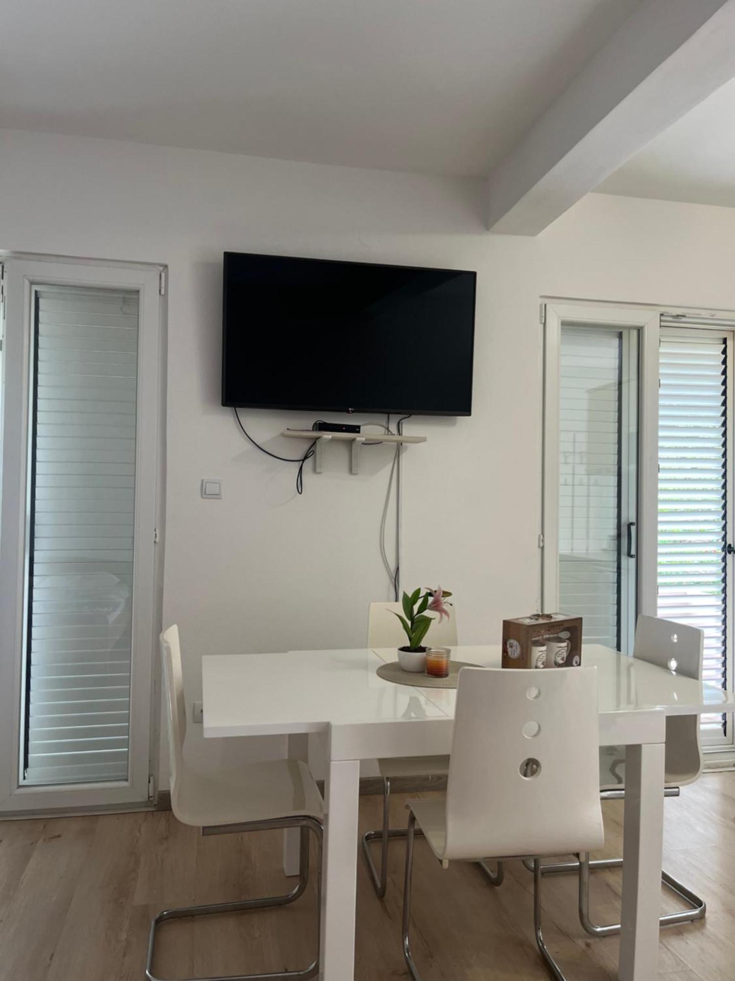 Apartman Iskra บิเยลา ภายนอก รูปภาพ