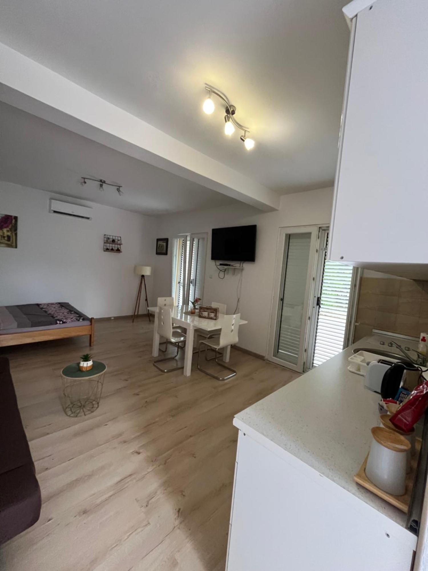 Apartman Iskra บิเยลา ภายนอก รูปภาพ